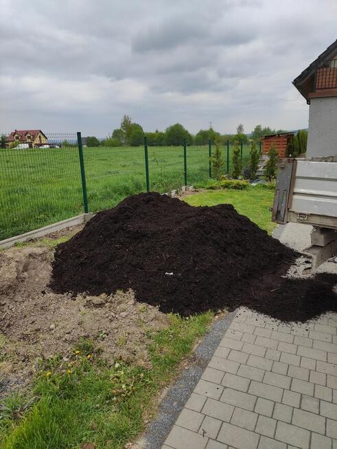 Kompost na rabaty siany, pod nasadzenia rośliny do ogrodu