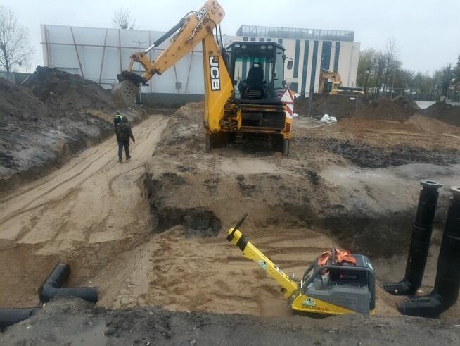 Prace ziemne koparkami, wyburzenia, transport