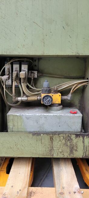 Sprzedam masywną automatyczną włoską piłę jednogłowicową