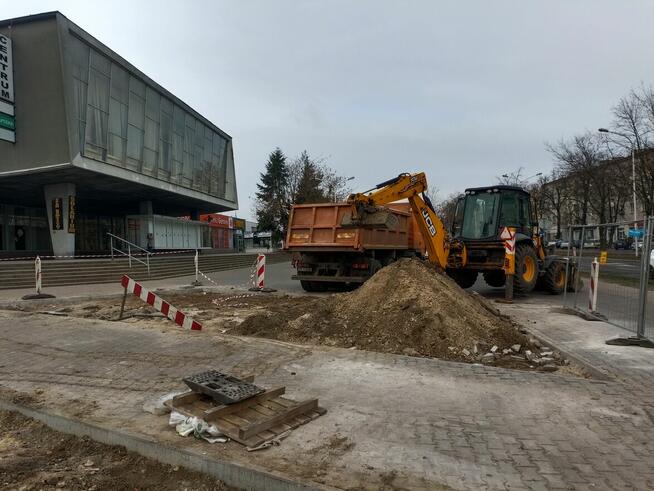 Prace ziemne koparkami, wyburzenia, transport