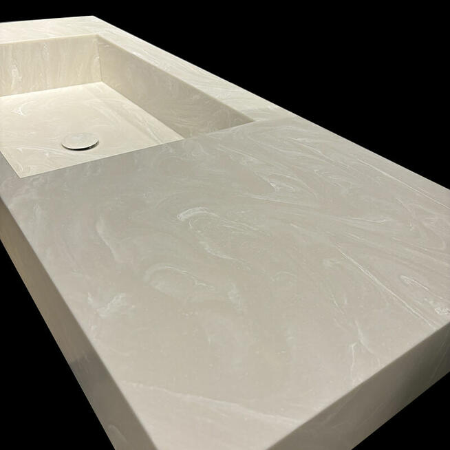 Blat łazienkowy ze zintegrowaną umywalką wykonaną na zamówie