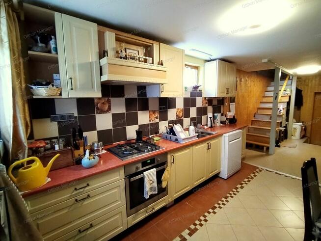 Rezi, Węgry: Odnowiony dom rodzinny