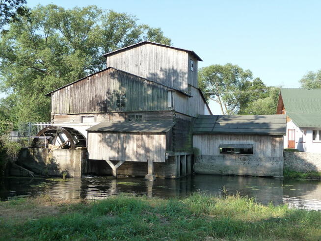 Atrakcyjną działkę sprzedam