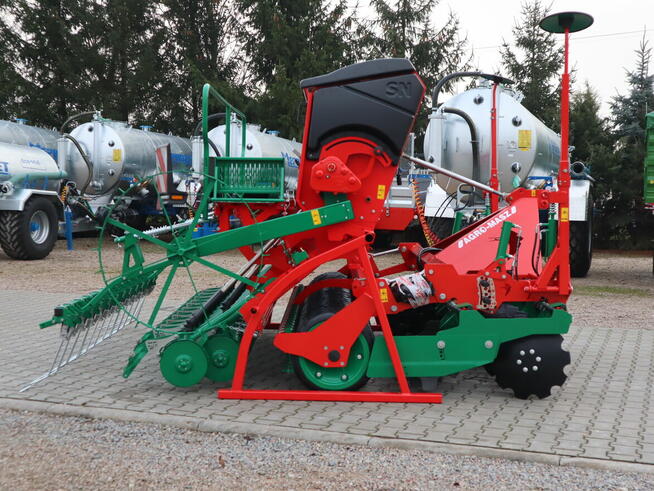 Siewnik nabudowany zestaw uprawowo-siewny SN301 AGRO-MASZ