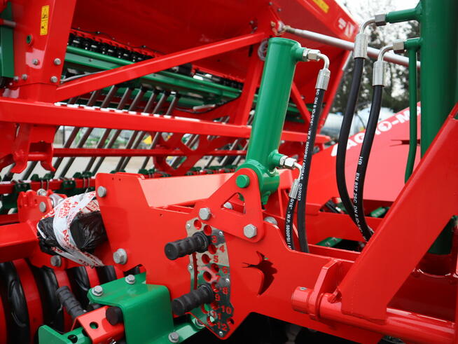 Siewnik nabudowany zestaw uprawowo-siewny SN301 AGRO-MASZ