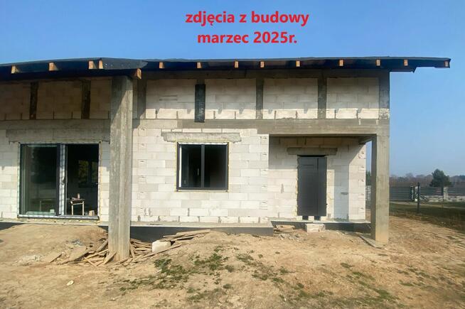 Elegancki i wygodny dom na zadbanej wsi