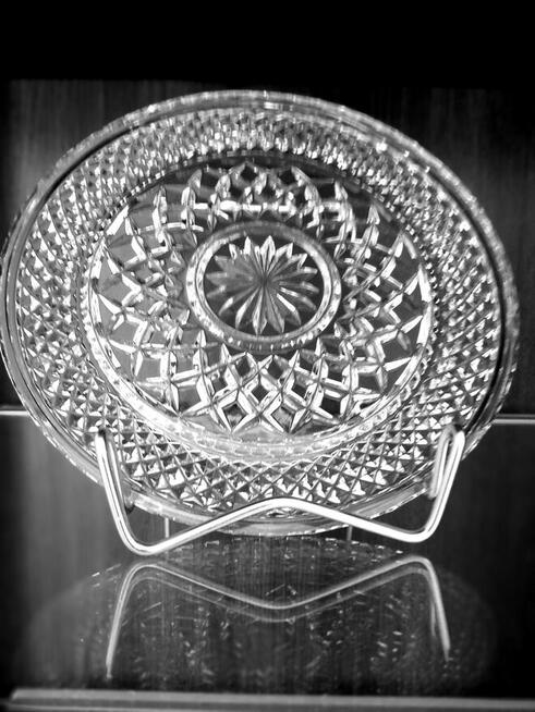 Zestaw kryształów / talerzyk deserowy, szklanki, kieliszki/.