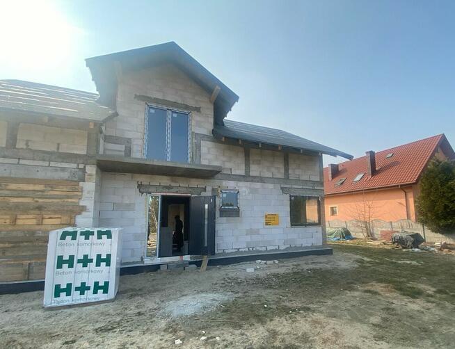 Elegancki i wygodny dom na zadbanej wsi