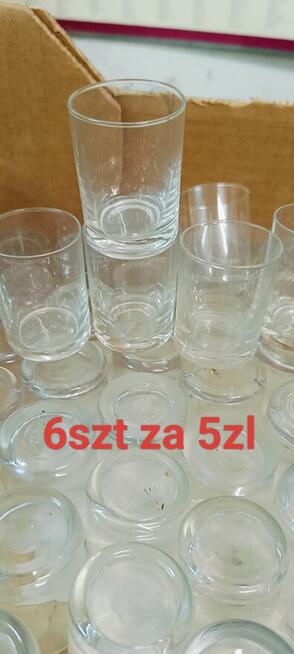 Szklanki kieliszki