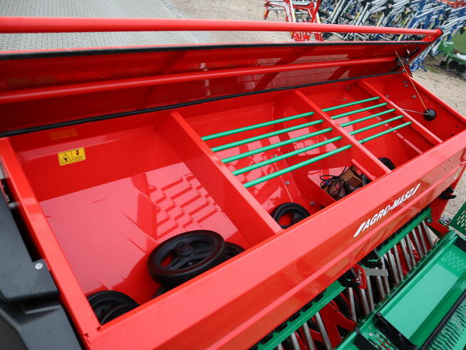 Siewnik nabudowany zestaw uprawowo-siewny SN301 AGRO-MASZ