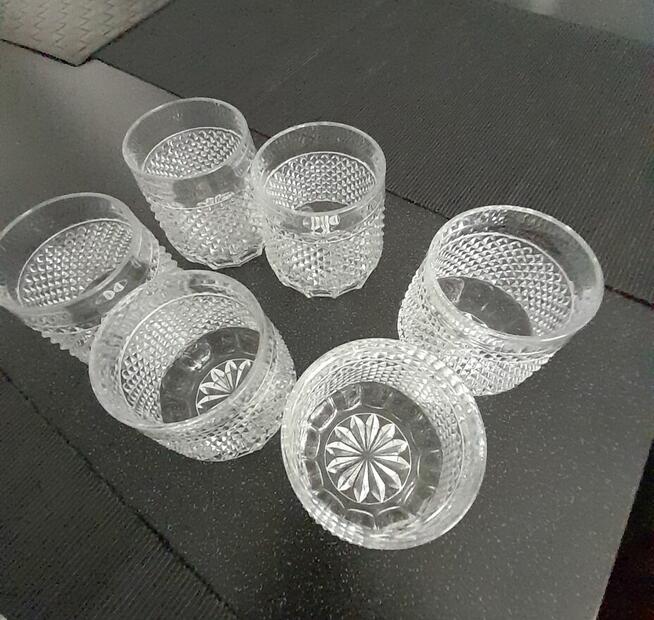 Zestaw kryształów / talerzyk deserowy, szklanki, kieliszki/.