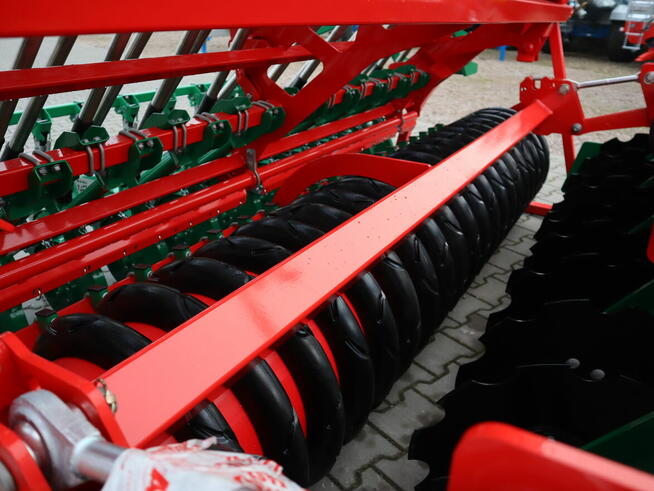 Siewnik nabudowany zestaw uprawowo-siewny SN301 AGRO-MASZ