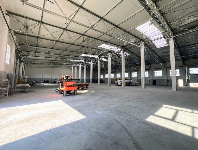 Hala wysokiego składowania 2100 m2, mieszkania