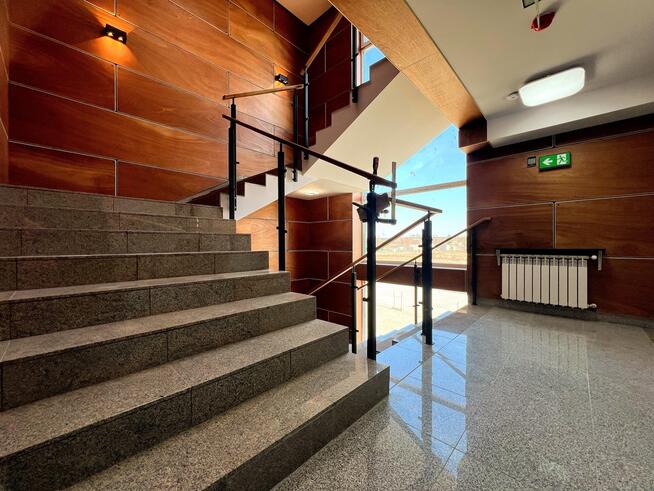 Hala wysokiego składowania 2100 m2, mieszkania