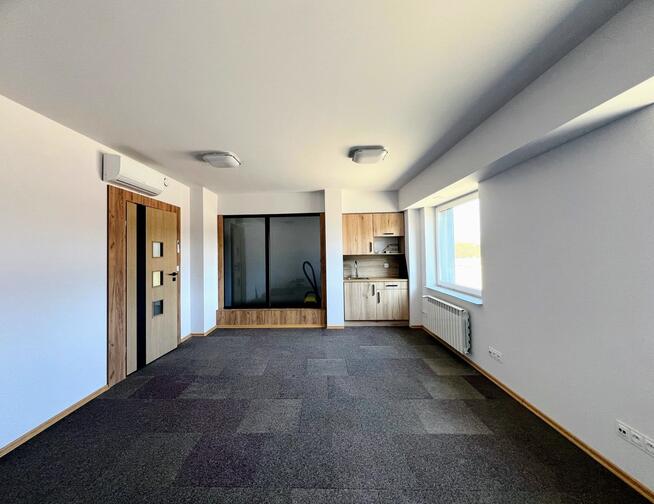 Hala wysokiego składowania 2100 m2, mieszkania