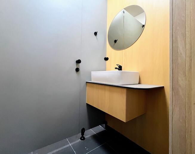 Hala wysokiego składowania 2100 m2, mieszkania