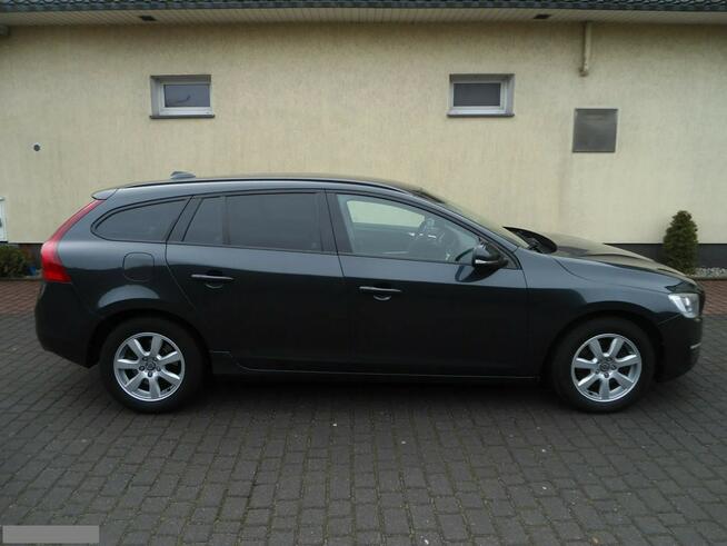 Volvo V60 Lift Ledy Duża Nawigacja Serwis ASO Bardzo Zadbany Opłacony Nowy Model