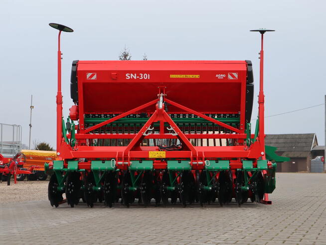Siewnik nabudowany zestaw uprawowo-siewny SN301 AGRO-MASZ