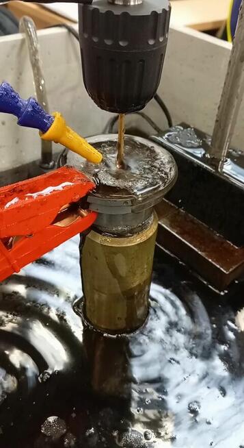 Ślusarz narzędziowy Naprawa form wtryskowych