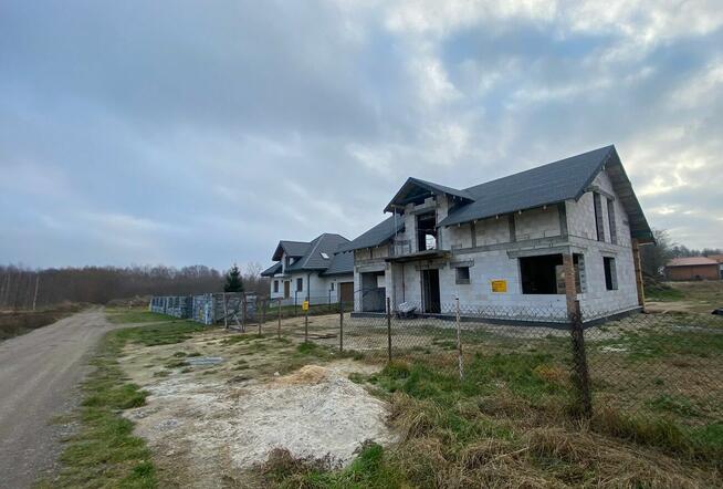 Elegancki i wygodny dom na zadbanej wsi