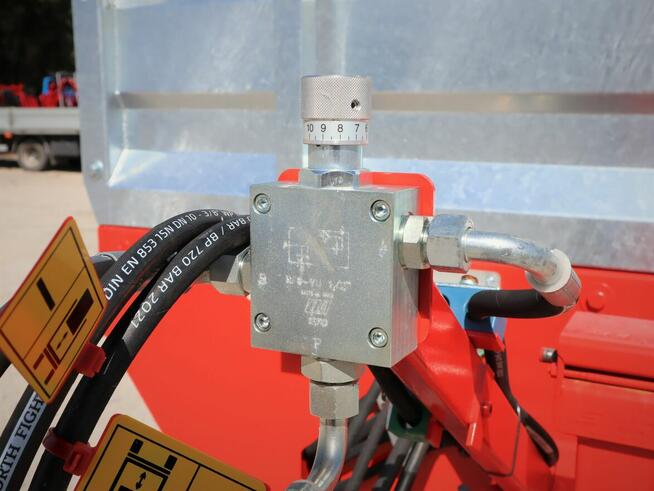 Rozrzutnik obornika 6-8 ton Rol-Trans Pronar Sipma pionowy