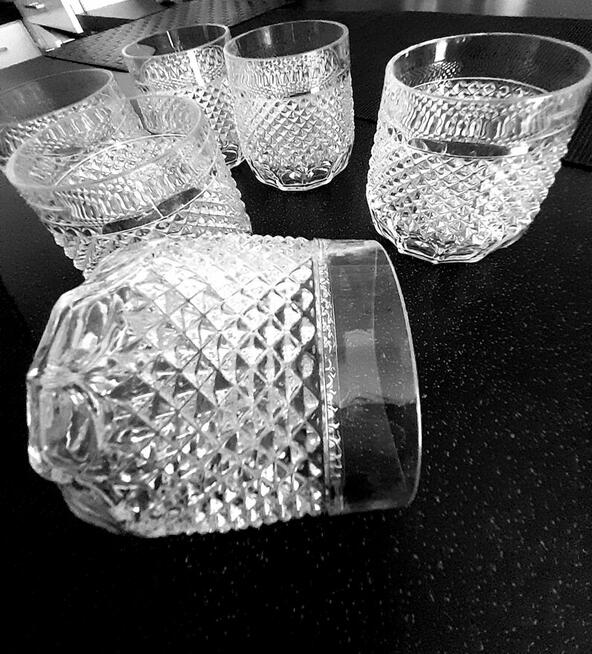 Zestaw kryształów / talerzyk deserowy, szklanki, kieliszki/.