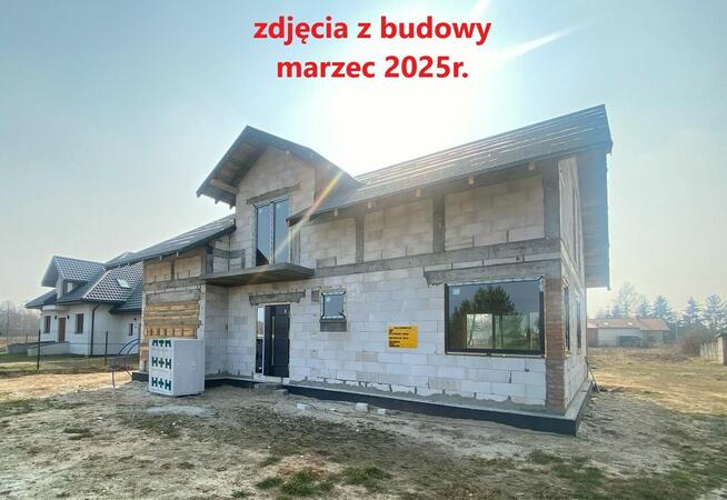 Elegancki i wygodny dom na zadbanej wsi