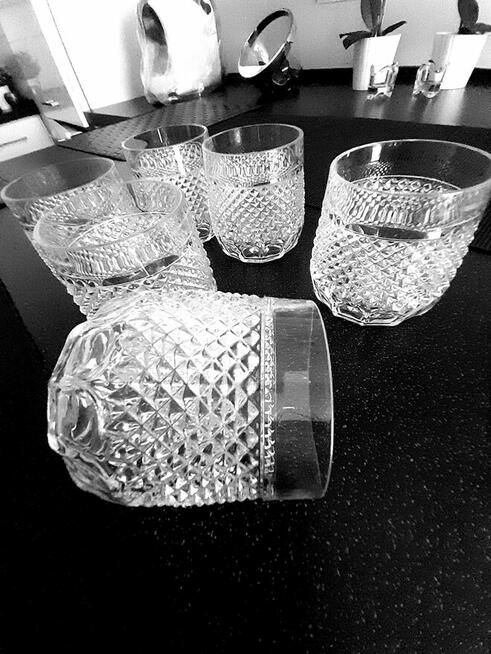 Zestaw kryształów / talerzyk deserowy, szklanki, kieliszki/.