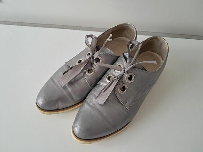 Buty damskie - półbuty srebrne „Aga But”, do sprzedania