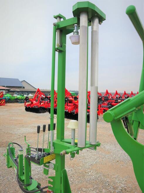 Owijarka PRONAR Z245/1 z przednim załadunkiem, hydraulika