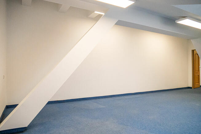 BIURO NA PODDASZU DO WYNAJĘCIA