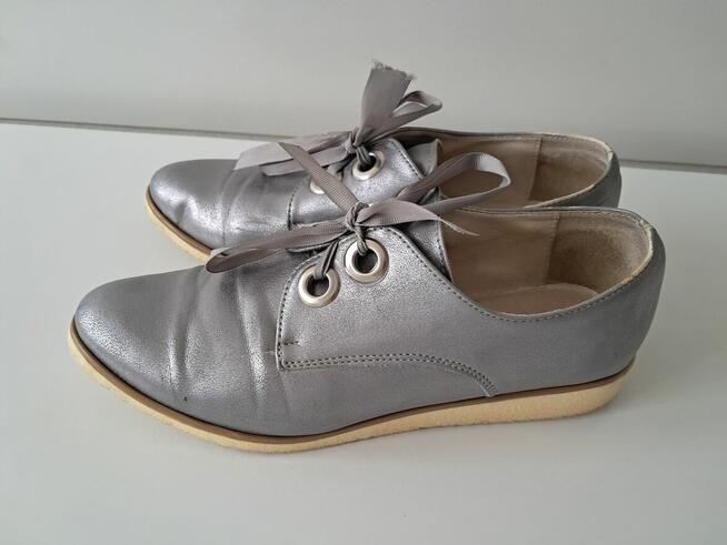 Buty damskie - półbuty srebrne „Aga But”, do sprzedania
