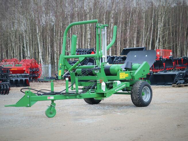 Owijarka PRONAR Z245/1 z przednim załadunkiem, hydraulika