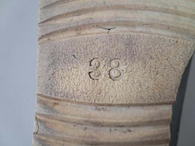 Buty damskie - półbuty srebrne „Aga But”, do sprzedania