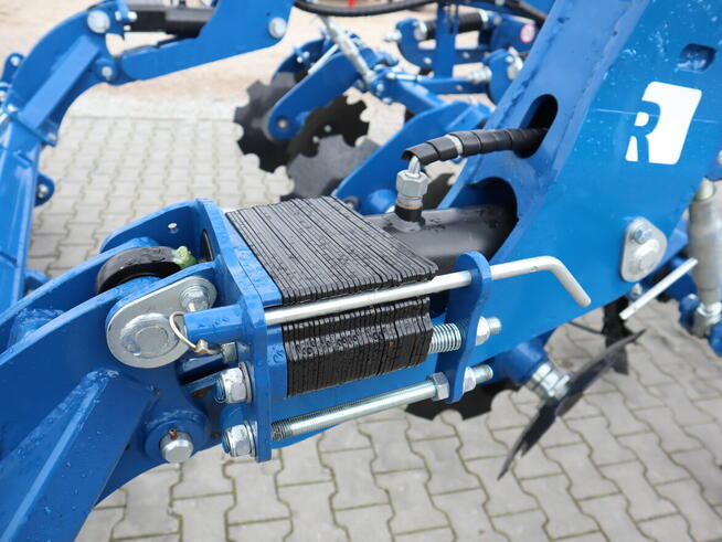 Agregat bezorkowy 3,0m półzawieszany wał oponowy Rolmako