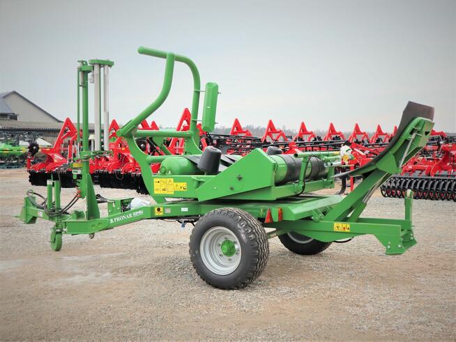 Owijarka PRONAR Z245/1 z przednim załadunkiem, hydraulika