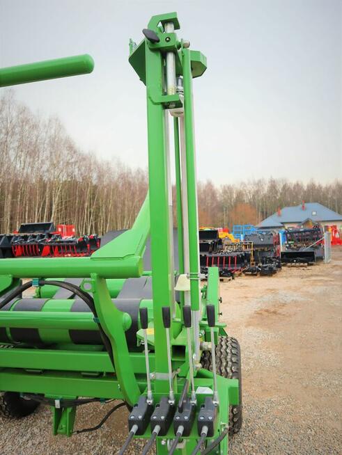 Owijarka PRONAR Z245/1 z przednim załadunkiem, hydraulika