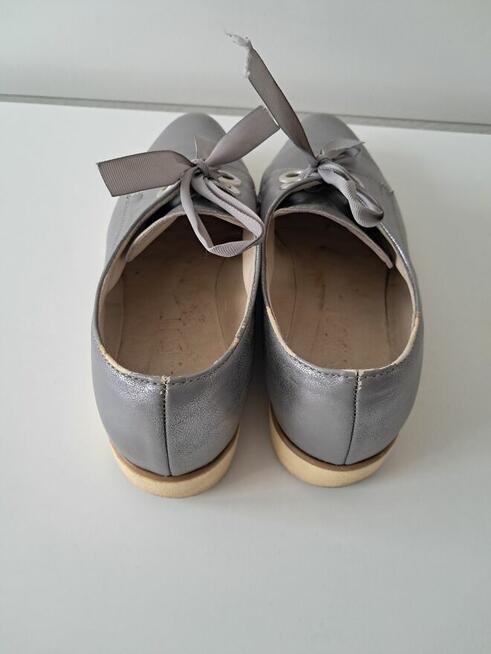 Buty damskie - półbuty srebrne „Aga But”, do sprzedania