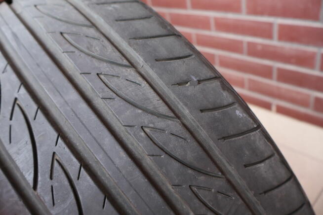 Yokohama Advan Fleva V701 225/40/r18