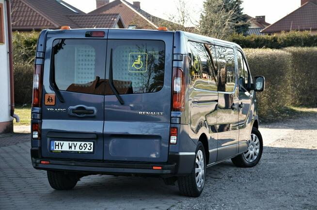 Renault Trafic 1,6dci 9 osób winda Dla osoby niepełnosprawnej