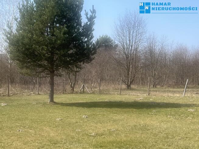 Działka dłuższym bokiem do drogi