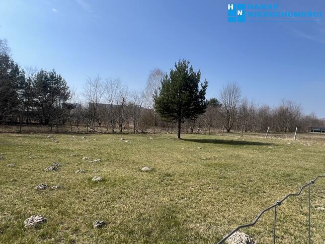 Działka dłuższym bokiem do drogi