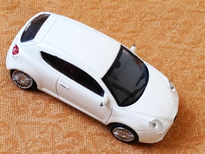 Wyprzedam kolekcję autek blaszanych z PRL-u