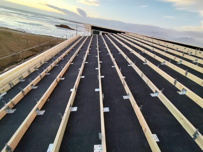 Dachy, domy szkieletowe, tarasy, altany, pergole, sauny