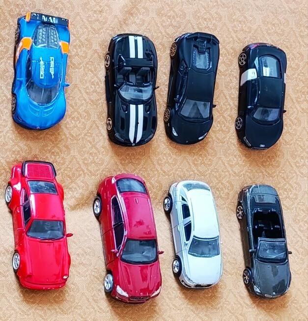 Wyprzedam kolekcję autek blaszanych z PRL-u