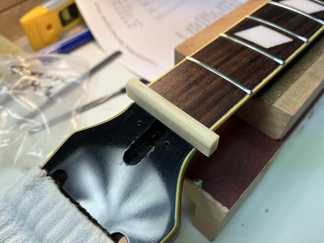 Serwis gitar klasycznych, akustycznych, elektrycznych, ukulele