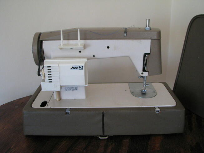 Walizkowa maszyna do szycia Łucznik 714 + akcesoria, PRL