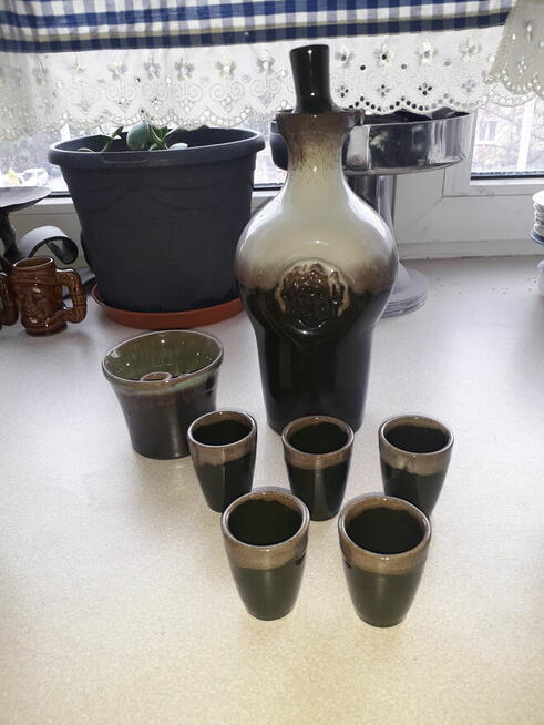 Zestaw ceramiki dzbany i kubki