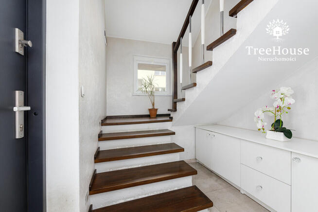 Piękny dom w centrum z lokalami użytkowymi.