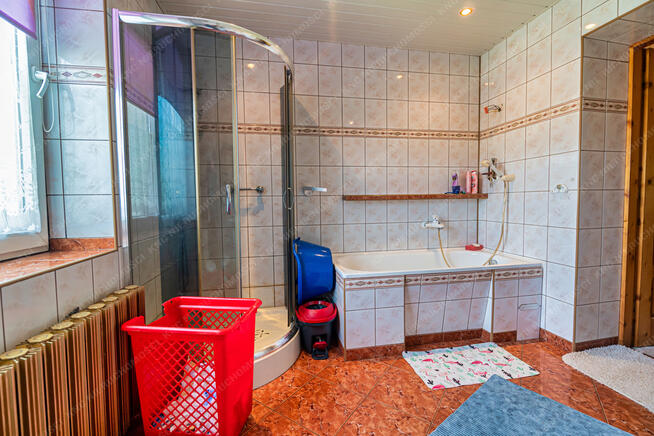 Dom w pobliżu Jeziora Mucharskiego